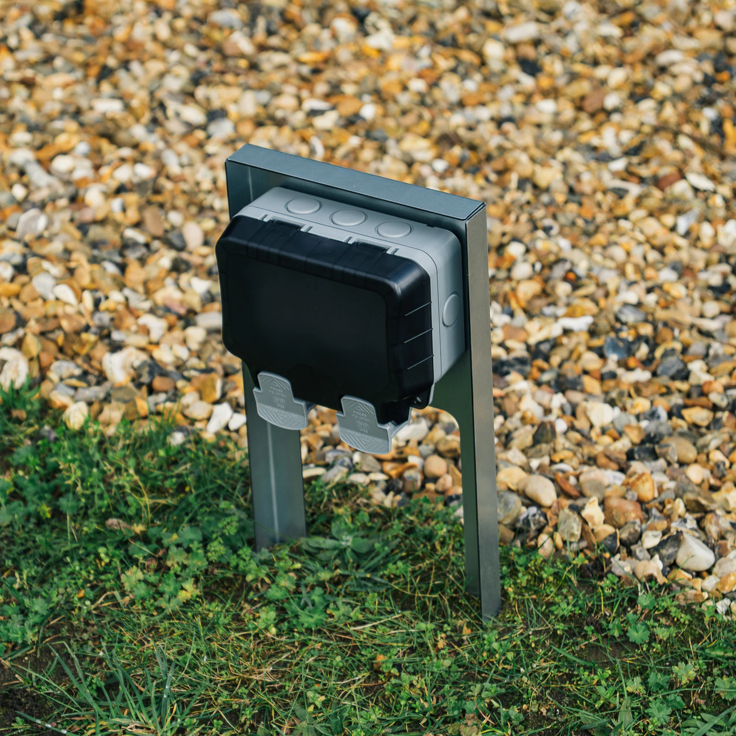 Bellamy Outdoor & Garden External Mains Plug Socket Installation Panel with Stakes - Image 10