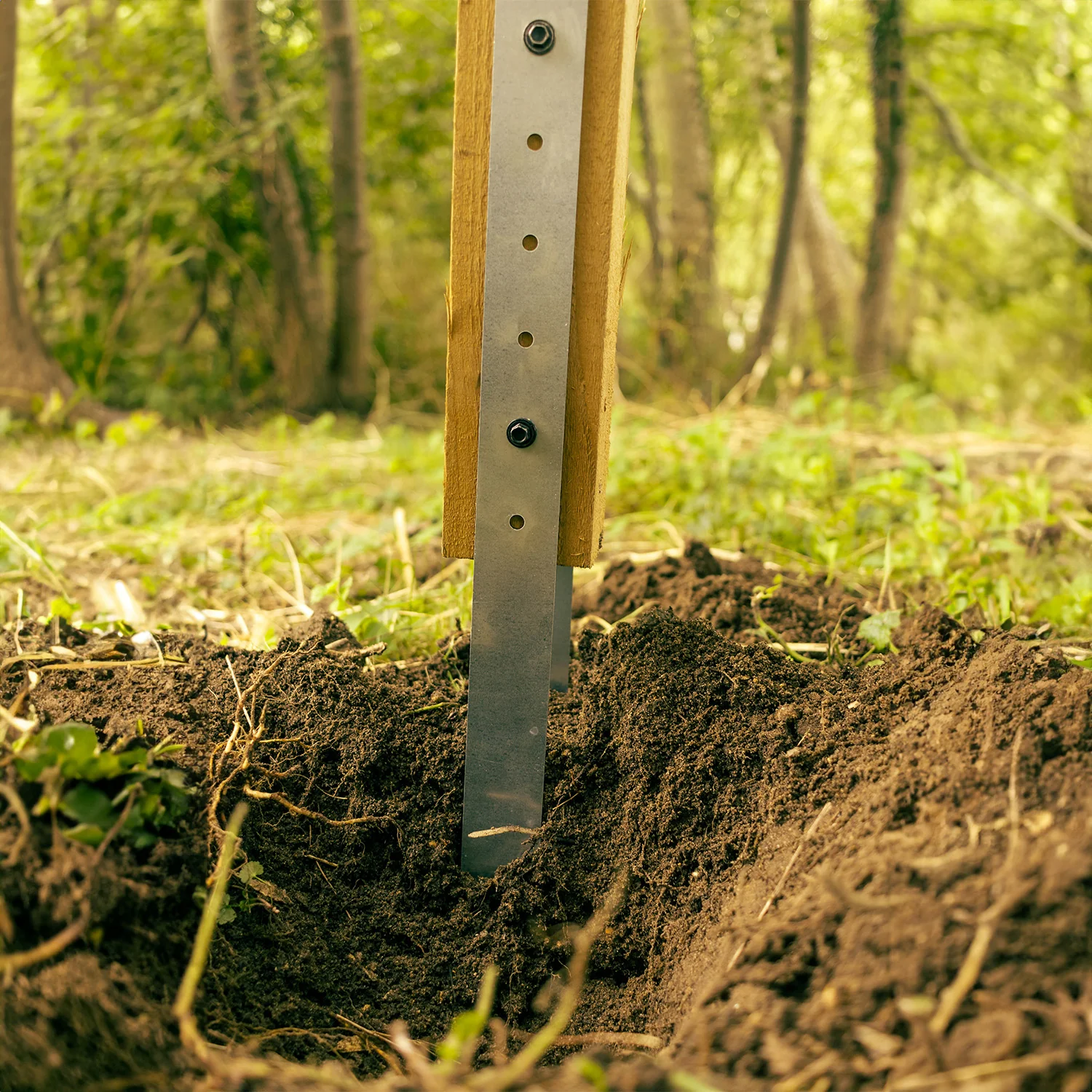 FenceEasy™ Fence Post Repair Staked Brackets (Pair of Brackets) - Image 6