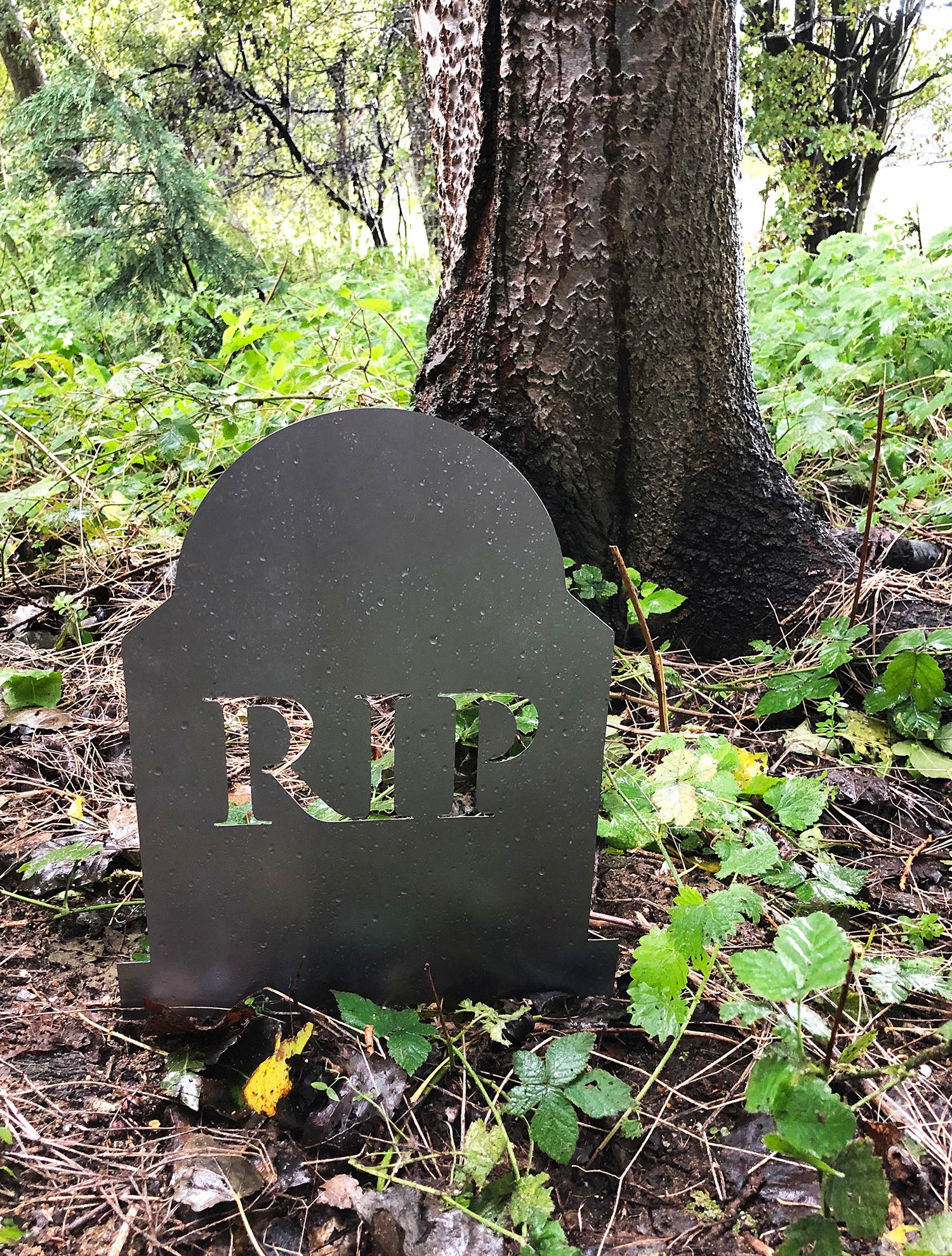 Halloween Garden Graveyard "RIP" Tombstone Decoration - Image 5