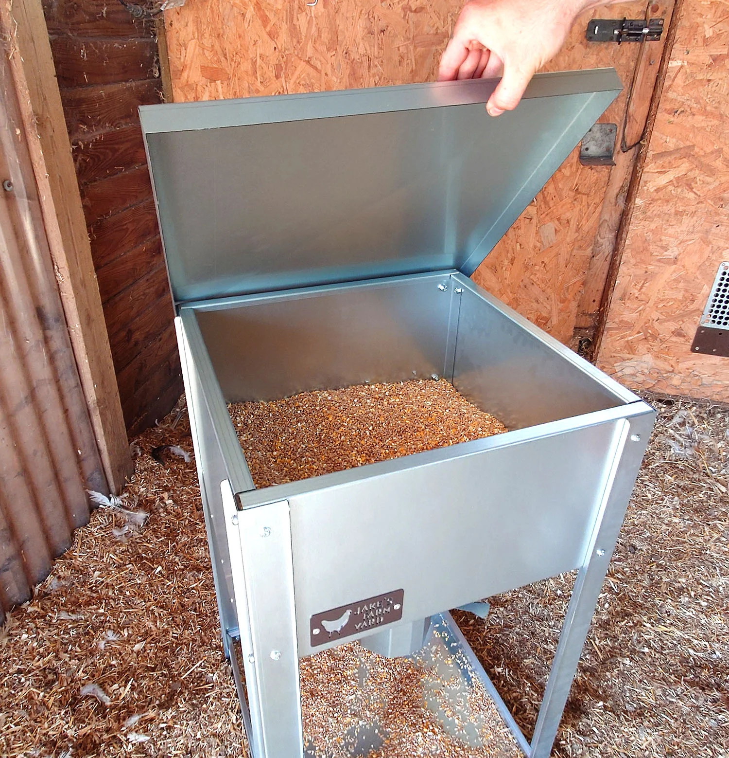 Jake's Farm Yard Easy-Release Standing Feed Hopper for Chickens - Image 13
