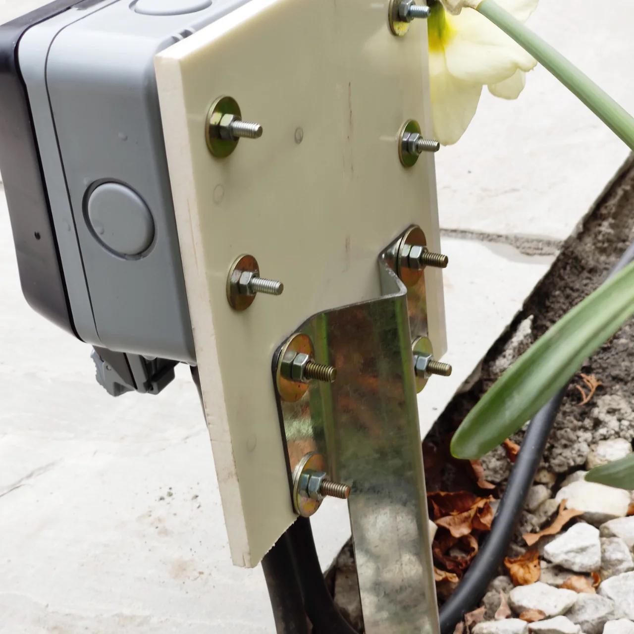 Outdoor & Garden External Mains Plug Socket Installation Stake - Image 7