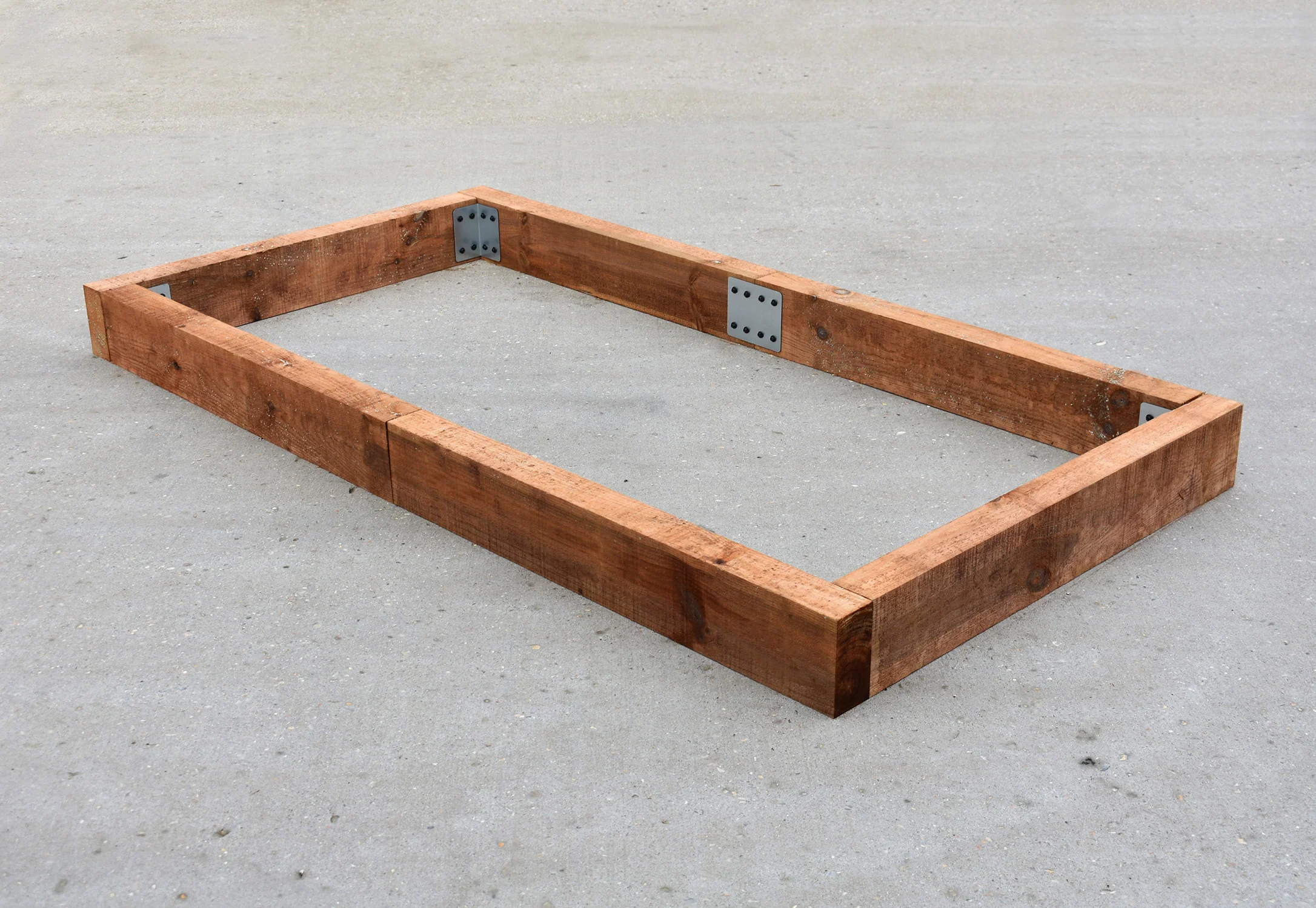 SleeperFit 1-Tier Rectangular Planter & Vegetable Patch Installation Kit - Sleepers, Brackets & Screws - Image 4